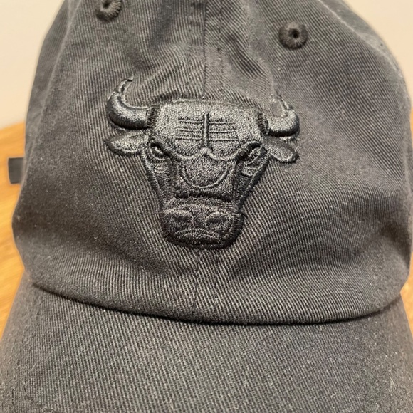 Chicago Bulls 47 NBA Hat Black Embroidered Logo Adjustable – LIKE NEW - Picture 5 of 15